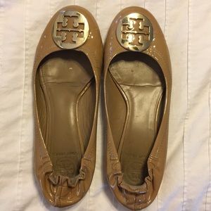 Tory Burch Reva Flats in Tan/Gold